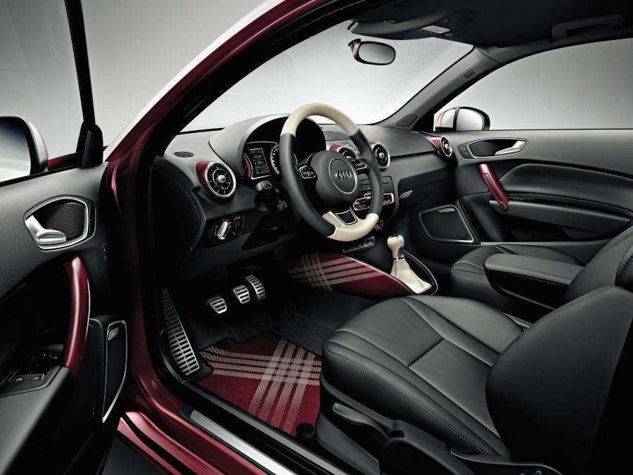 Интерьер Audi A1 Sportback TDI S-Line (8X) 2012 года  (фото 12 из 19)